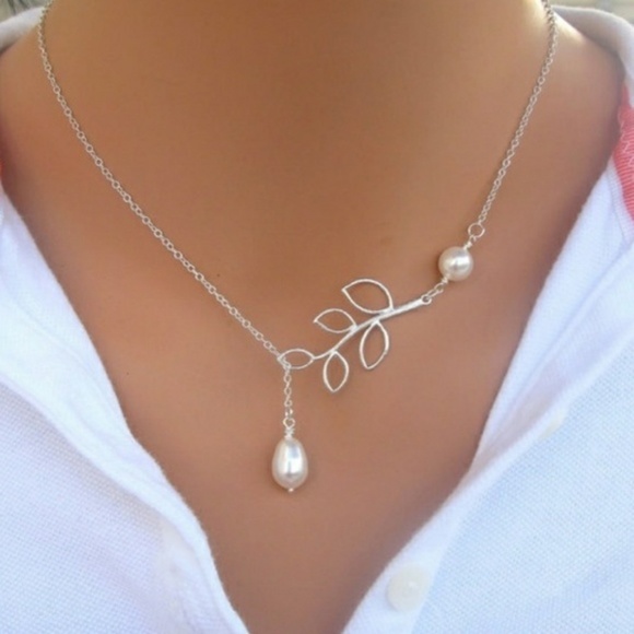 Jewelry - BeautifuSilver Leaf Pearl Drop Adjustable Necklace